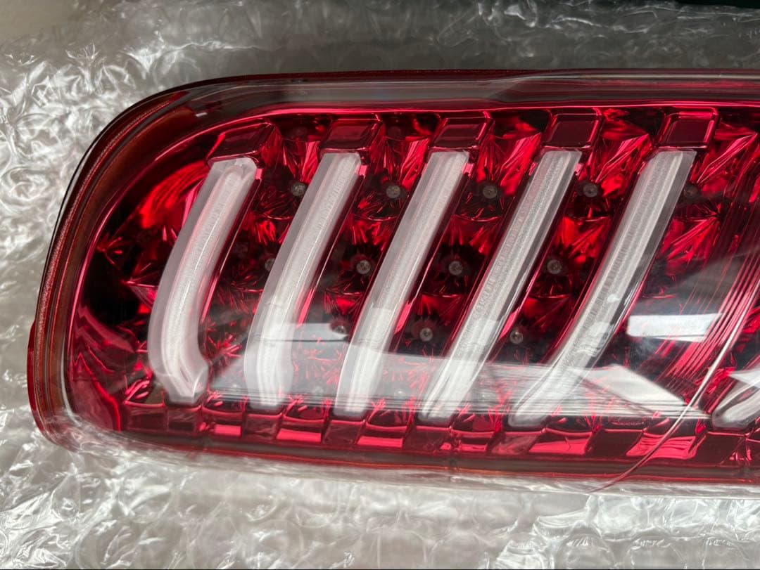 ヴァレンティ ジュエルLEDテールランプ NV350キャラバン　流れる