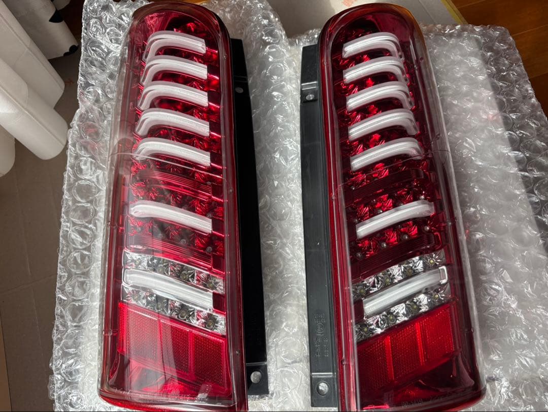 ヴァレンティ ジュエルLEDテールランプ NV350キャラバン　流れる