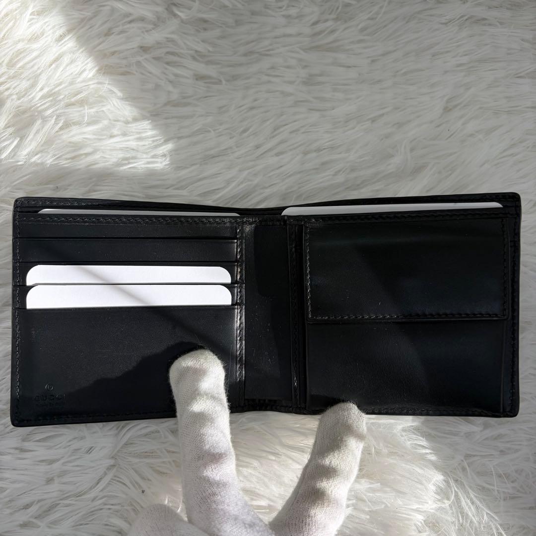 未使用級✨️ グッチ　二つ折り　シマ　小銭入れ　ドリアン　型押し　レザー　黒