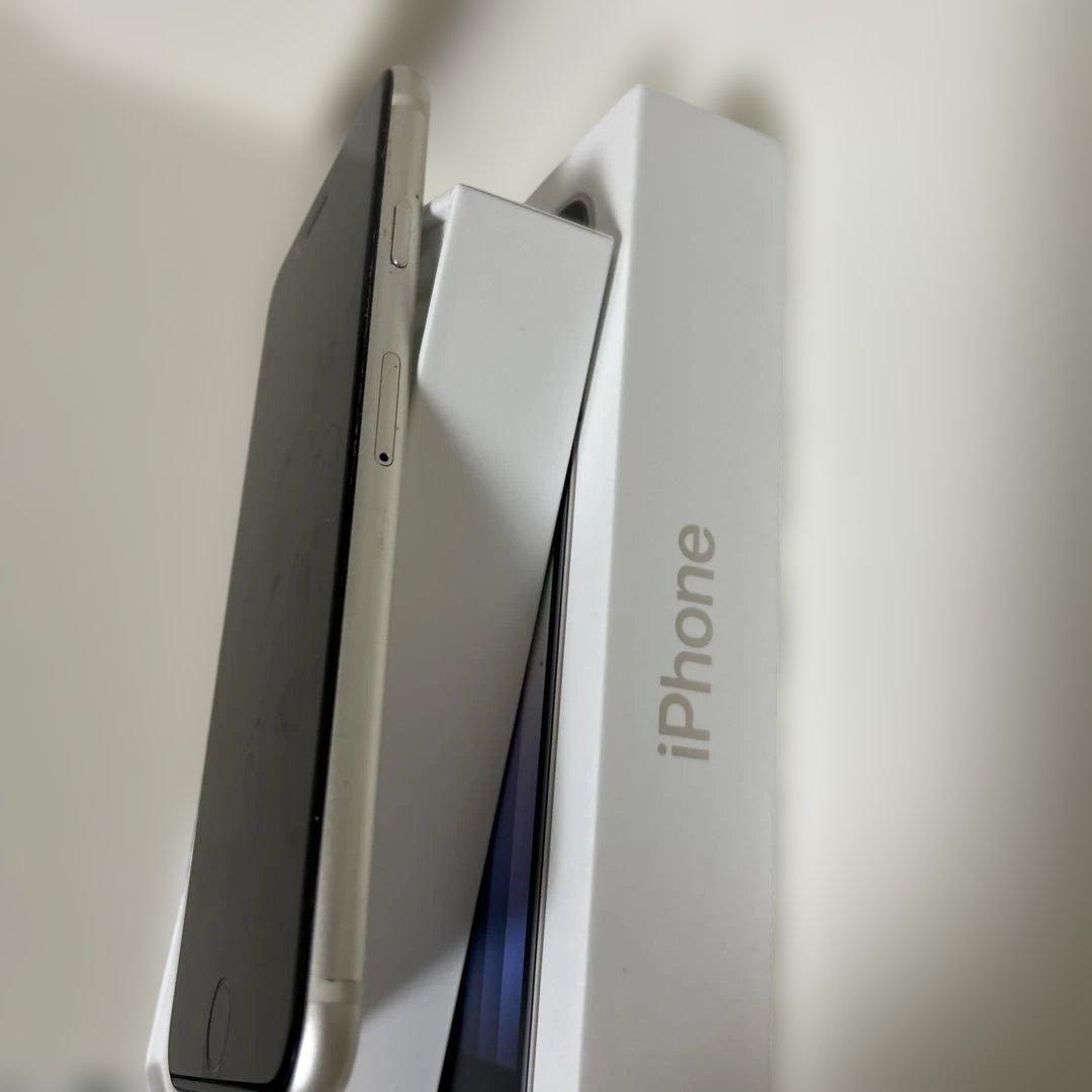 iPhone SE 第３世代 スターライト64GB