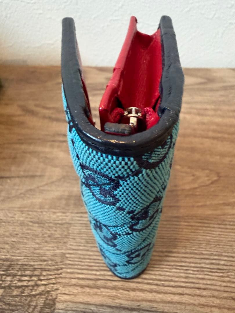 GUCCI グッチ　二つ折り財布 青 ピンク GGパターン