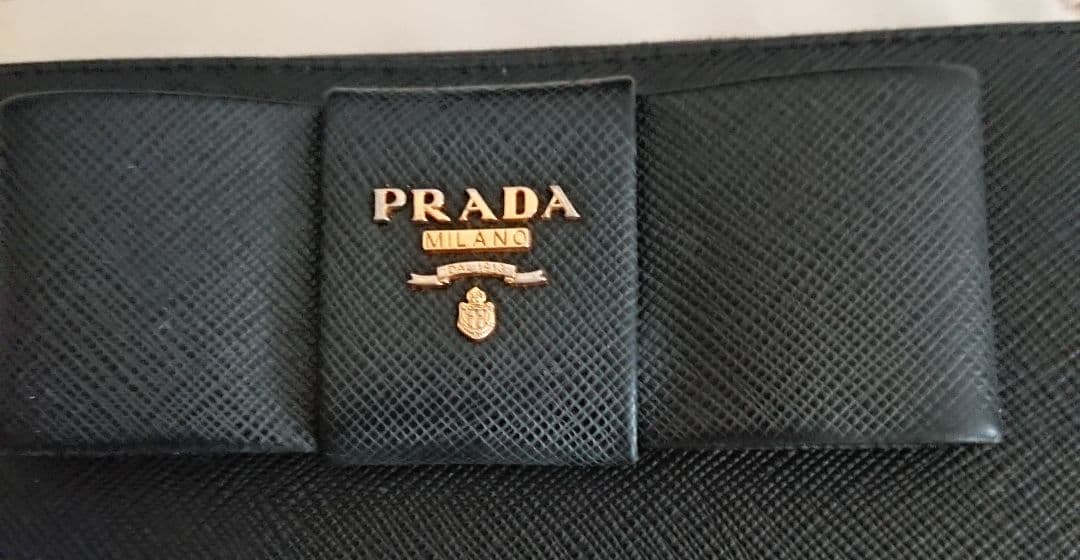 未使用 PRADA プラダ リボン 革長財布