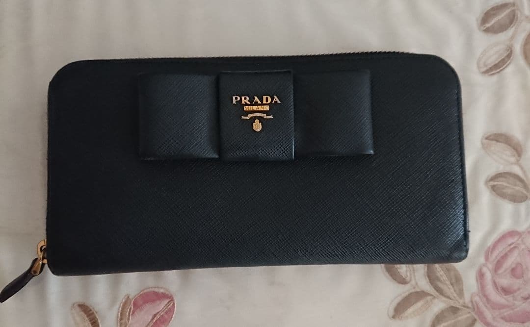 未使用 PRADA プラダ リボン 革長財布