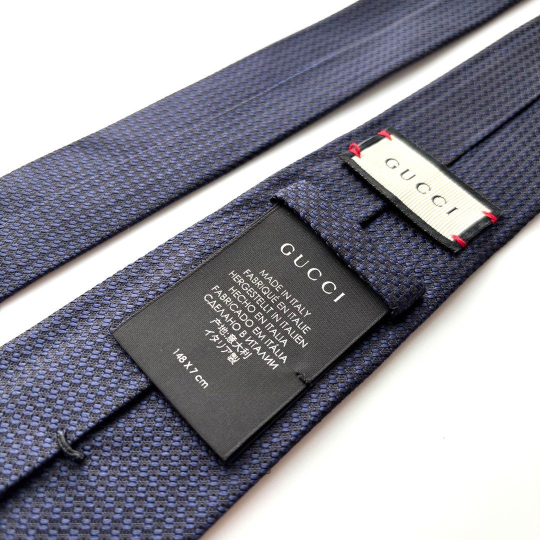 ꧁美品꧂ グッチ ネクタイ ナロータイ 無地 シェリーライン 蜂 ネイビー 現行