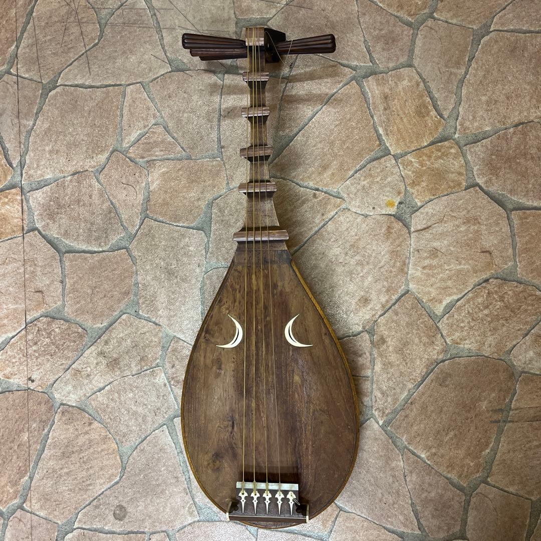 木製　琵琶　月の模様