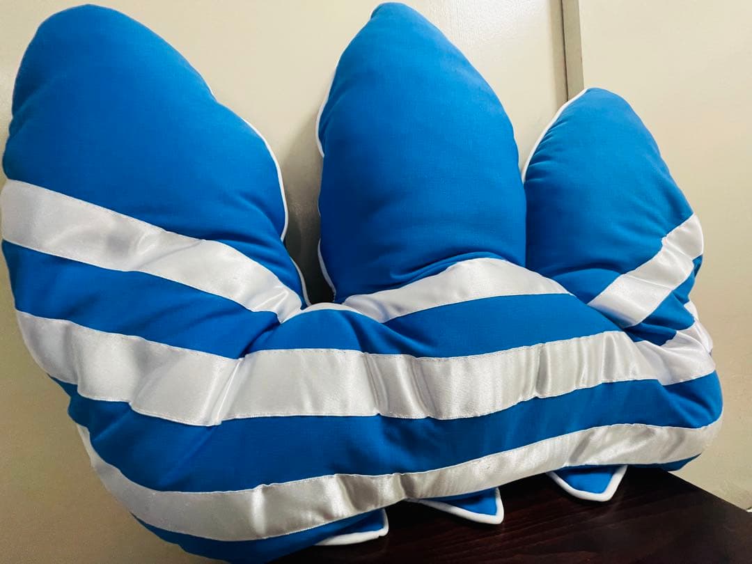 adidas originalsトレフォイル型クッション　ノベルティ　非売品