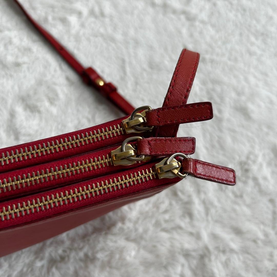 美品✨　CELINE トリオ　本革　ショルダーバッグ　旧ロゴ　赤