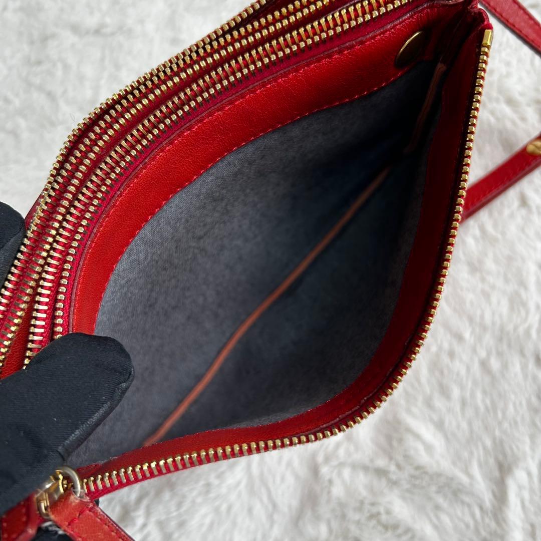 美品✨　CELINE トリオ　本革　ショルダーバッグ　旧ロゴ　赤