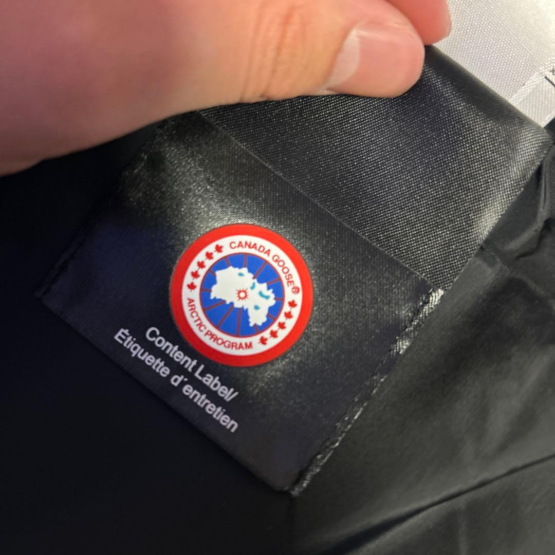 カナダグースダウンベスト