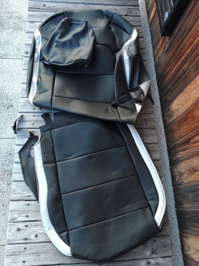 ライズ　トヨタ純正　革調シートカバー