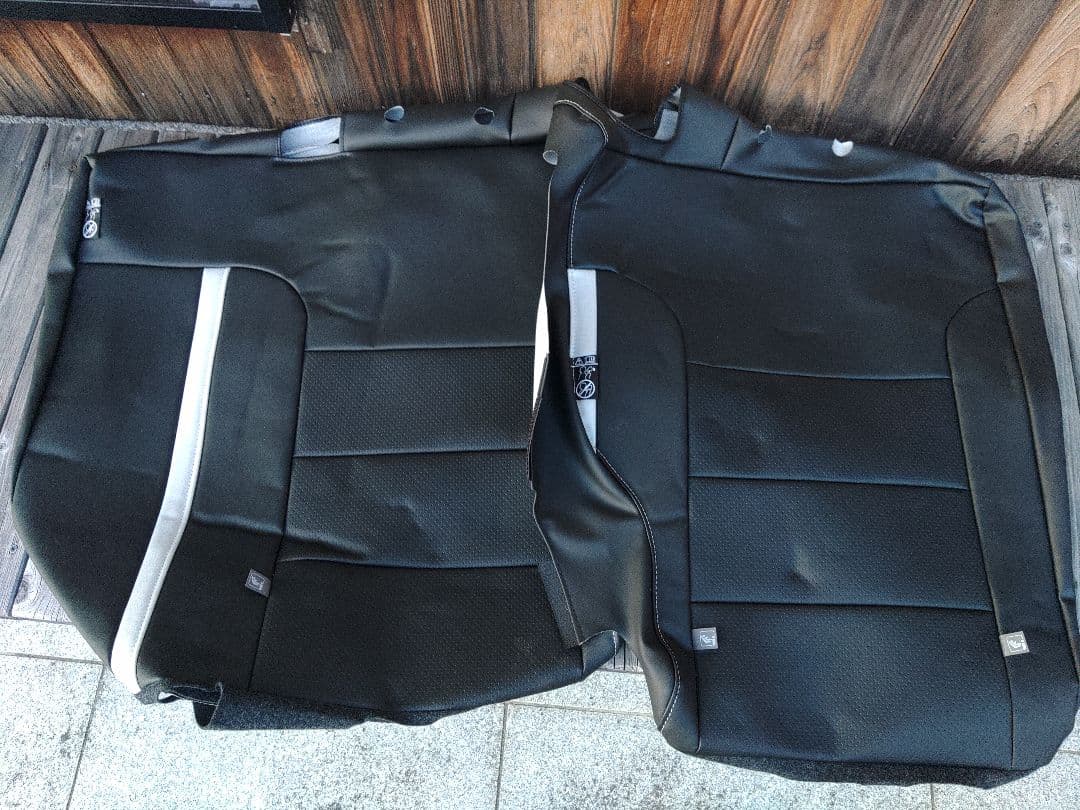 ライズ　トヨタ純正　革調シートカバー