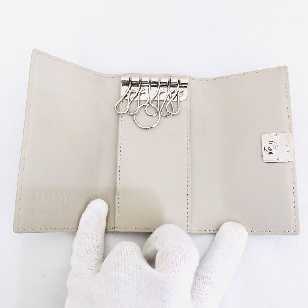 未使用品近い 極美品 ロエベ レザー 6連 キーケース アナグラム ライトグレー