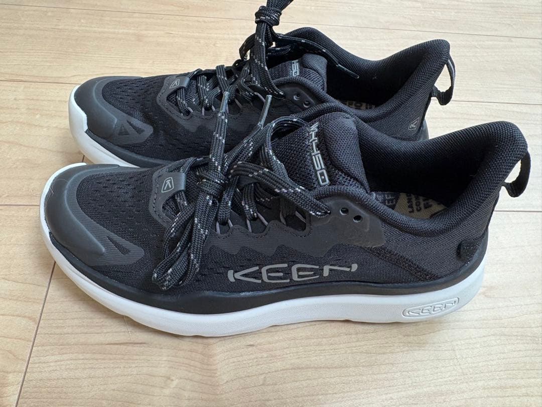KEEN キーン スニーカー　未使用品　23.5センチ