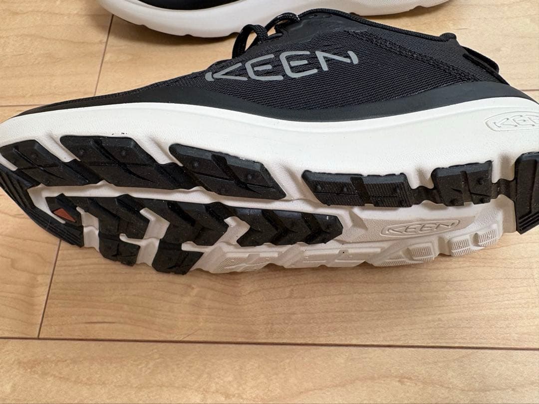 KEEN キーン スニーカー　未使用品　23.5センチ