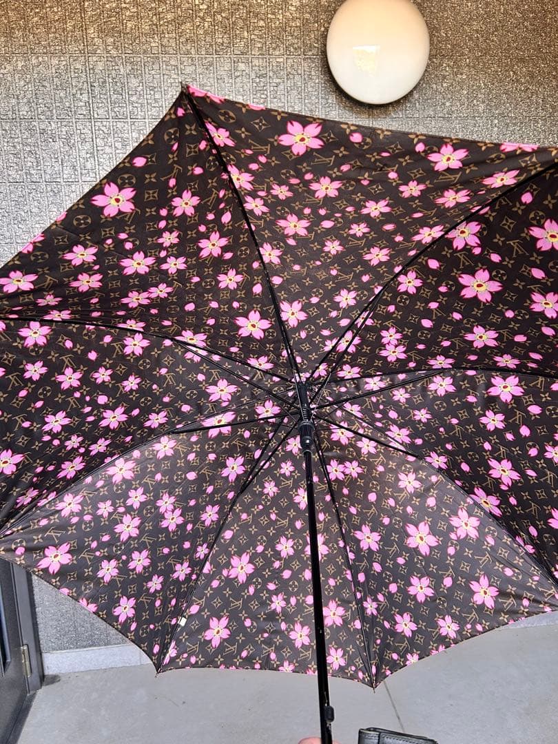LOUIS VUITTON 長傘 黒とピンク花柄
