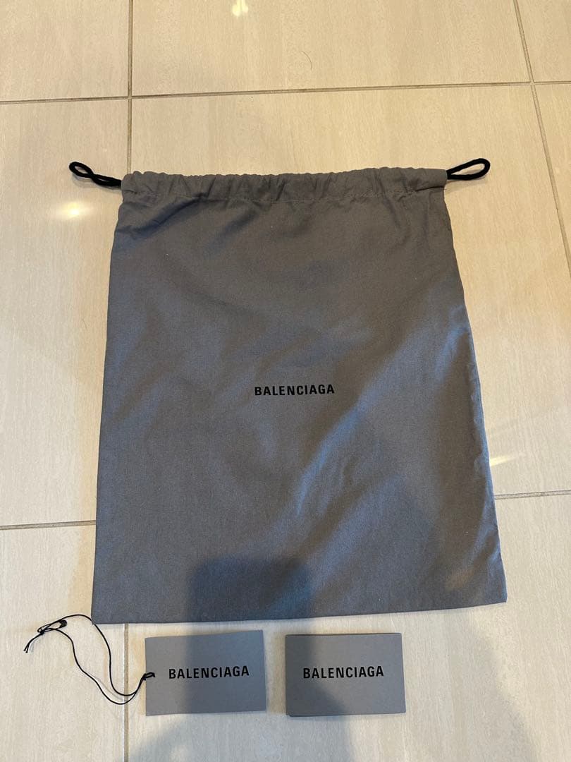 nari.　BALENCIAGA Wheel XS ハート柄