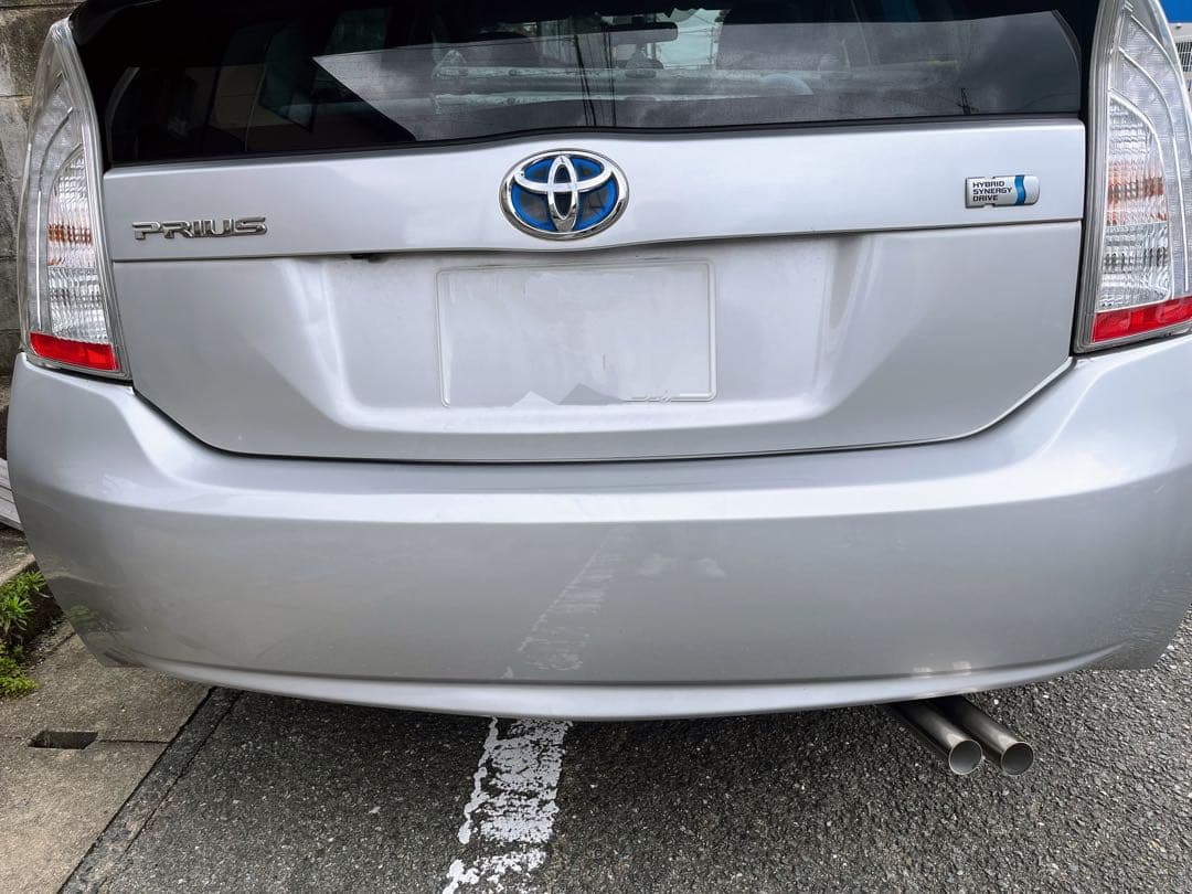 YSGプリウス30系 段差付き斜め出し！オリジナル！デュアルマフラー！