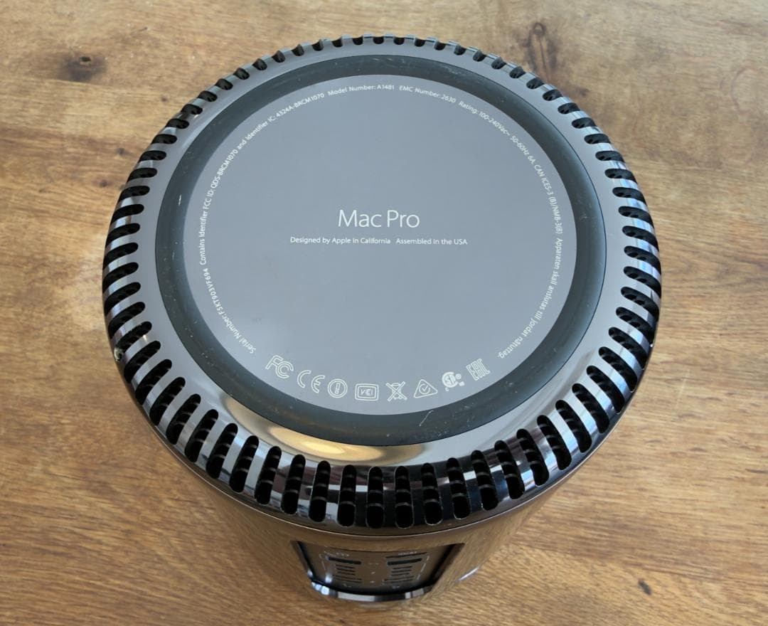 Mac Pro Late 2013 8コア 64GB Dual D700