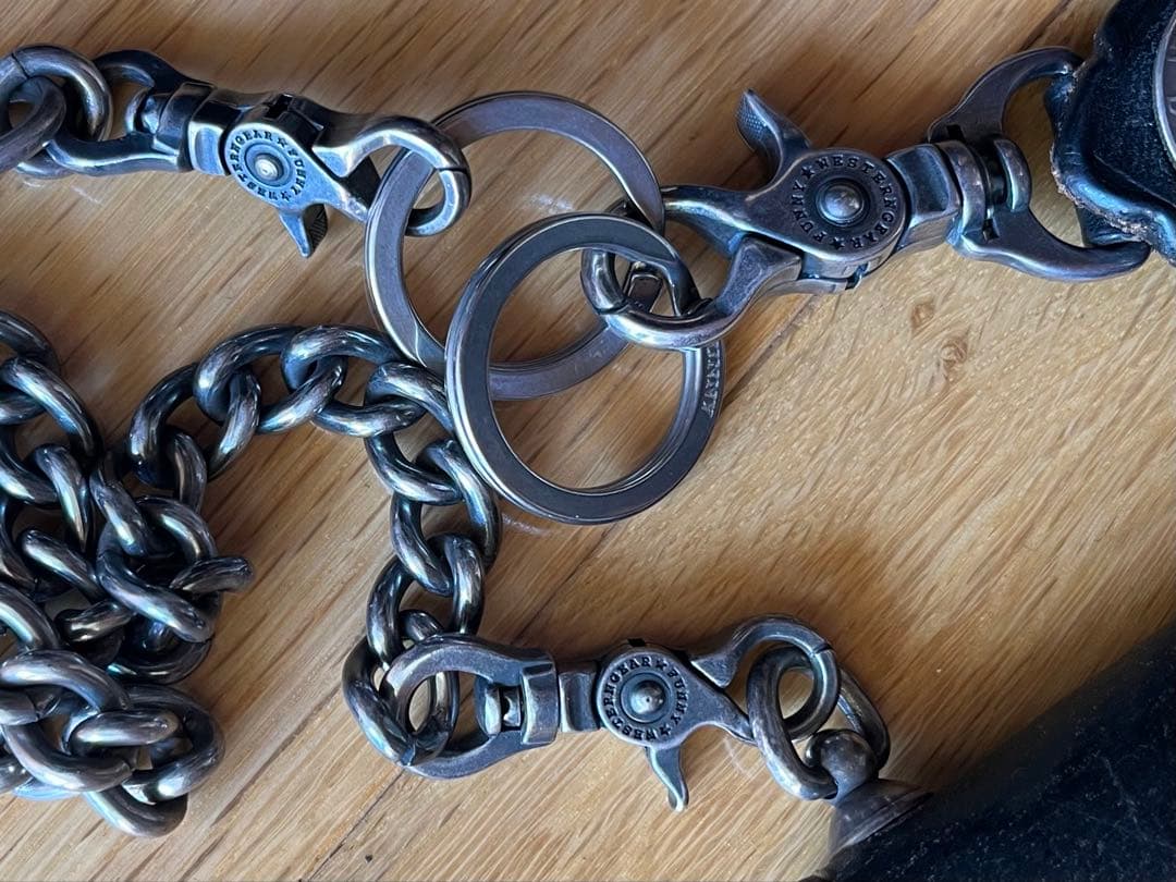 黒いレザー ウォレットチェーン エンブレム付き　アメリカン束入れ