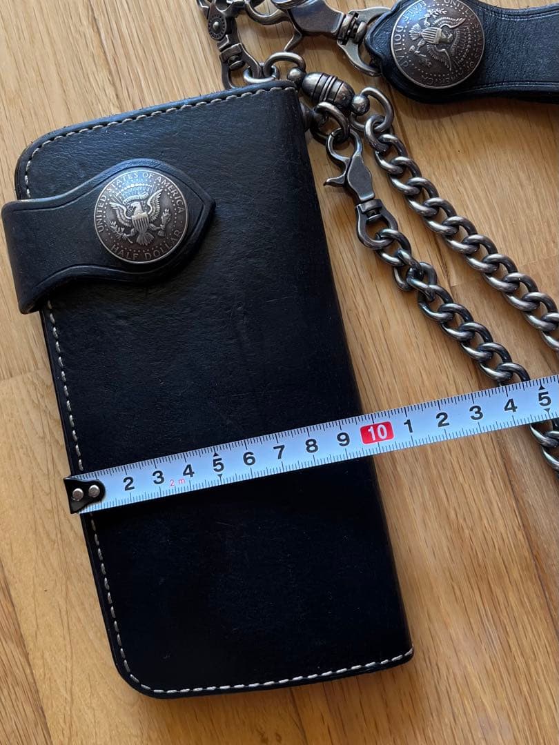 黒いレザー ウォレットチェーン エンブレム付き　アメリカン束入れ