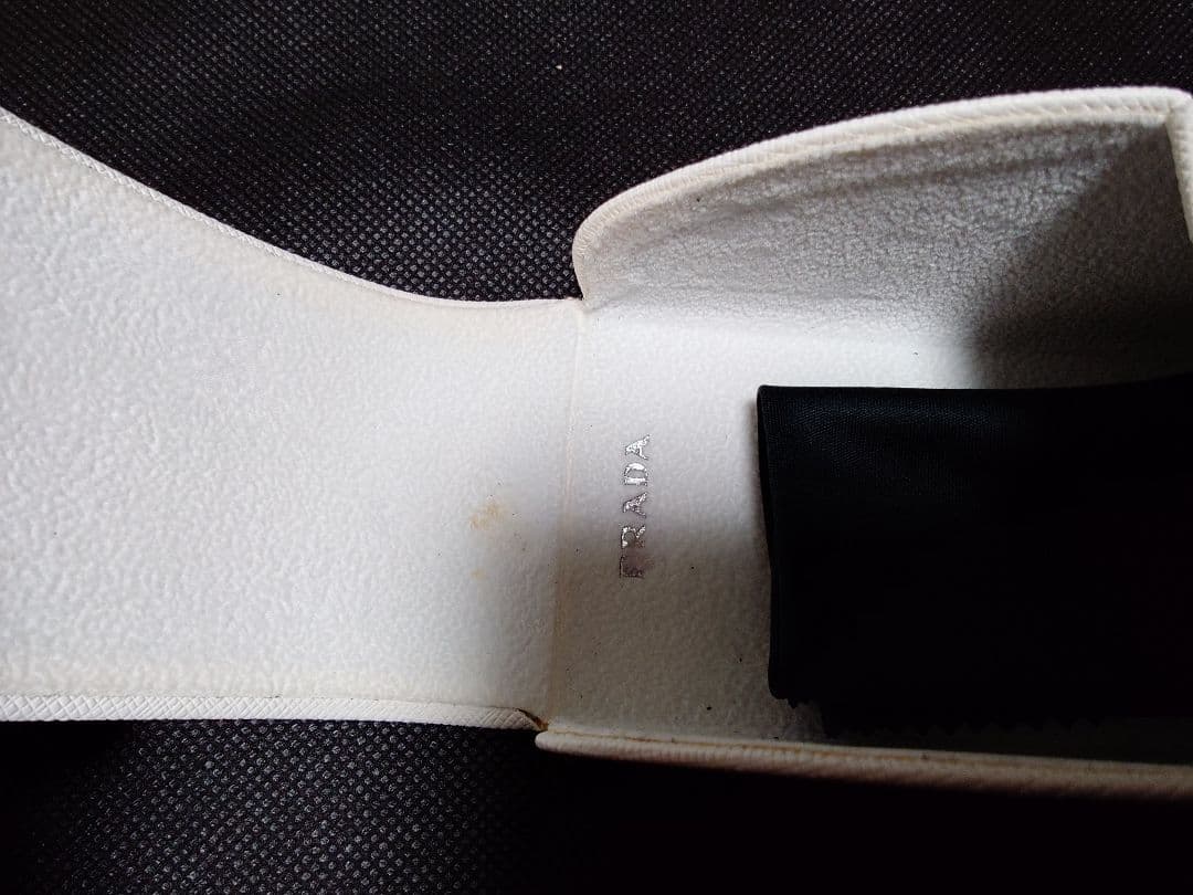 U*R様 hyde着 類似モデルPRADA ラウンド型サングラス ブラック/ブラ