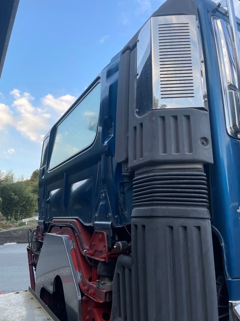 日野グランドプロフィアエンジンカバー