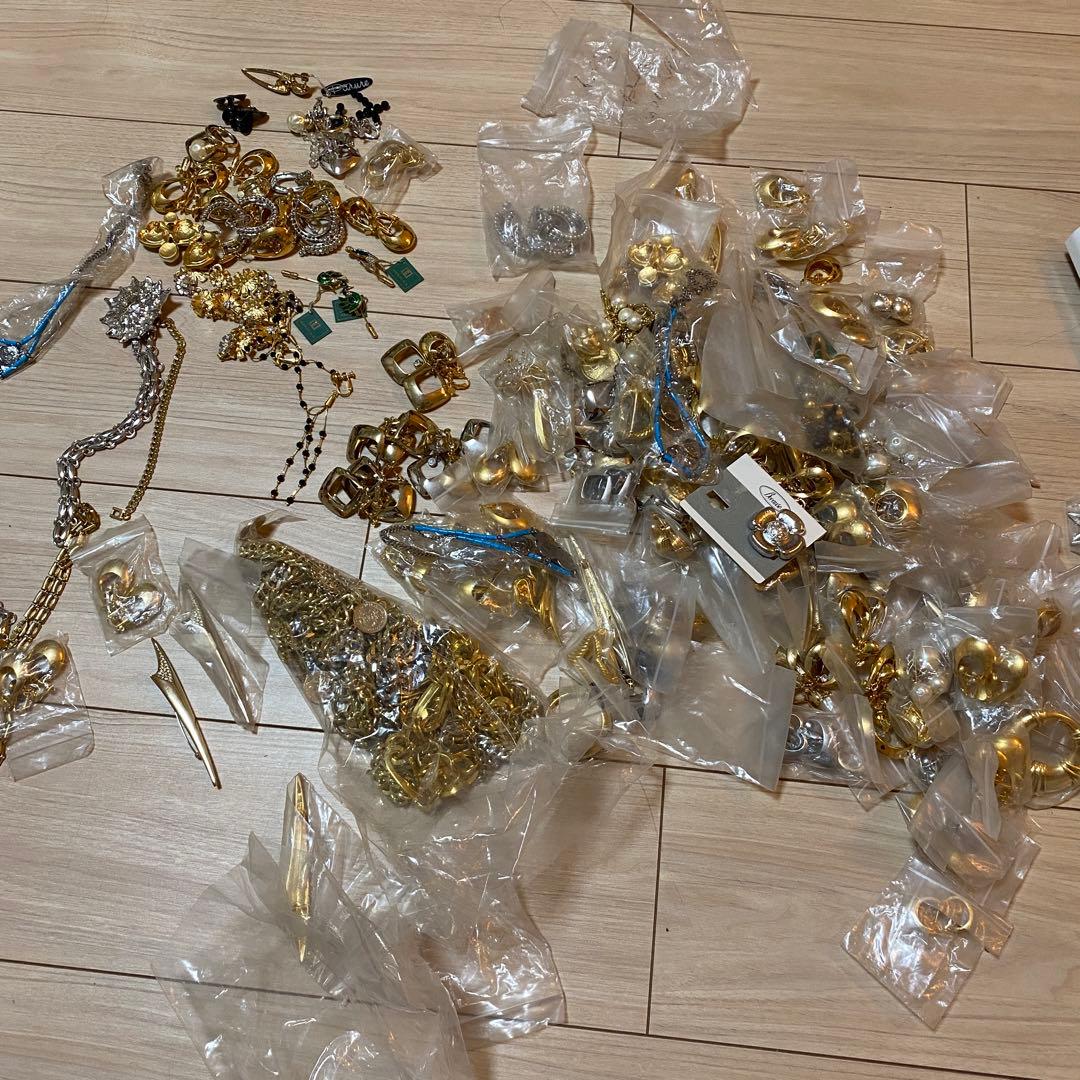 も*し様 アクセサリー まとめ売り 大量 約3kg ゴールド/シルバー色 イヤリ