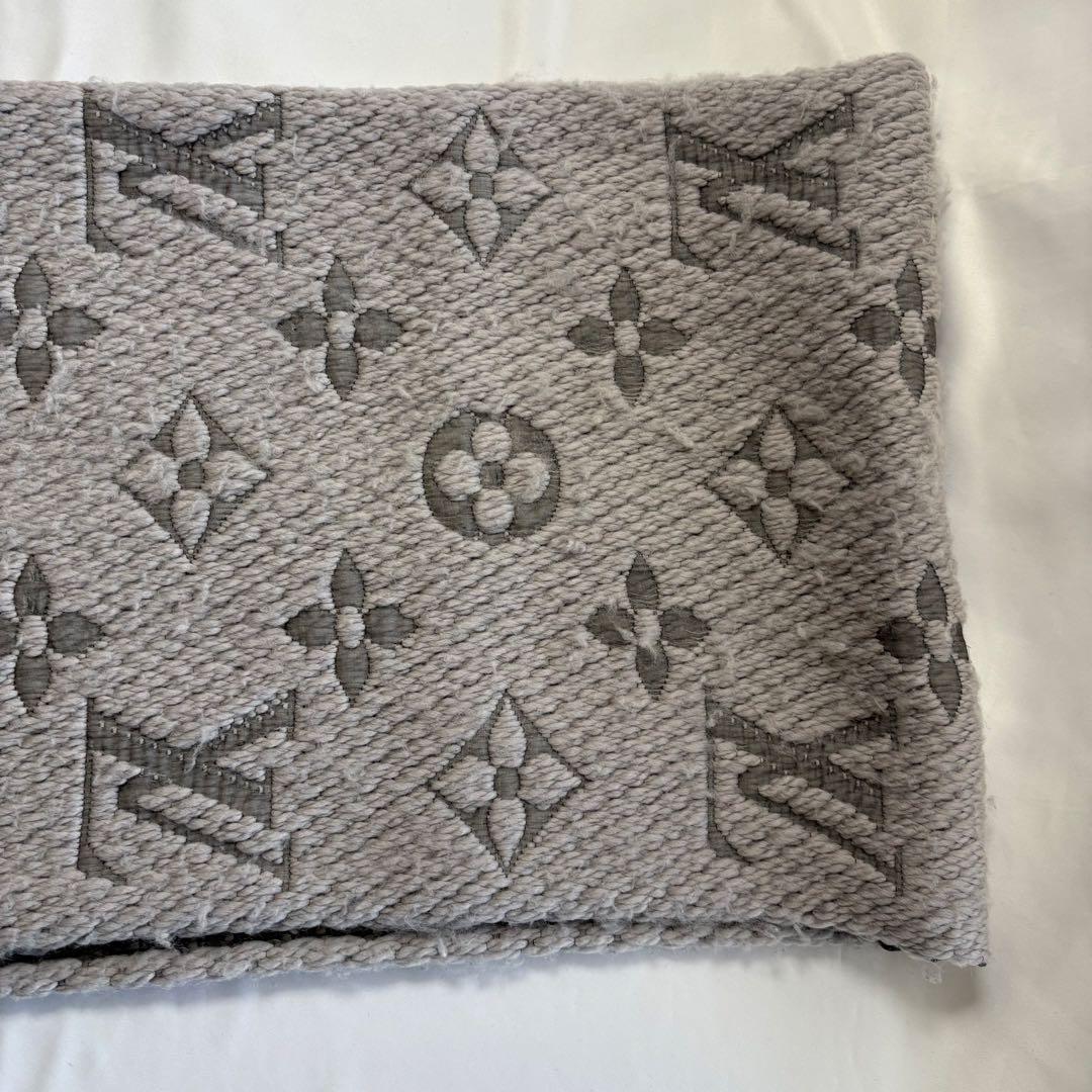 ルイヴィトン　エシャルプ ロゴマニア マフラー　ライトグレー　/b