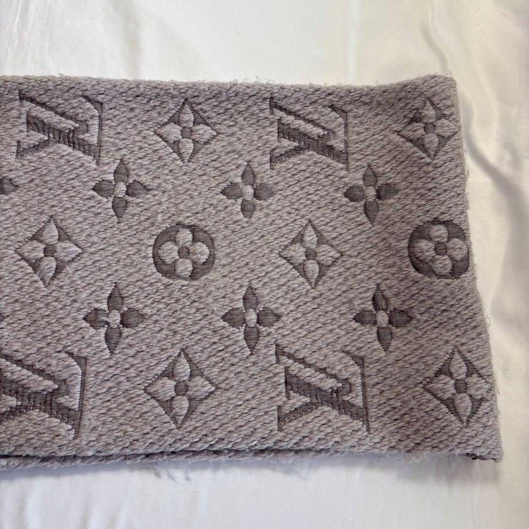 ルイヴィトン　エシャルプ ロゴマニア マフラー　ライトグレー　/b