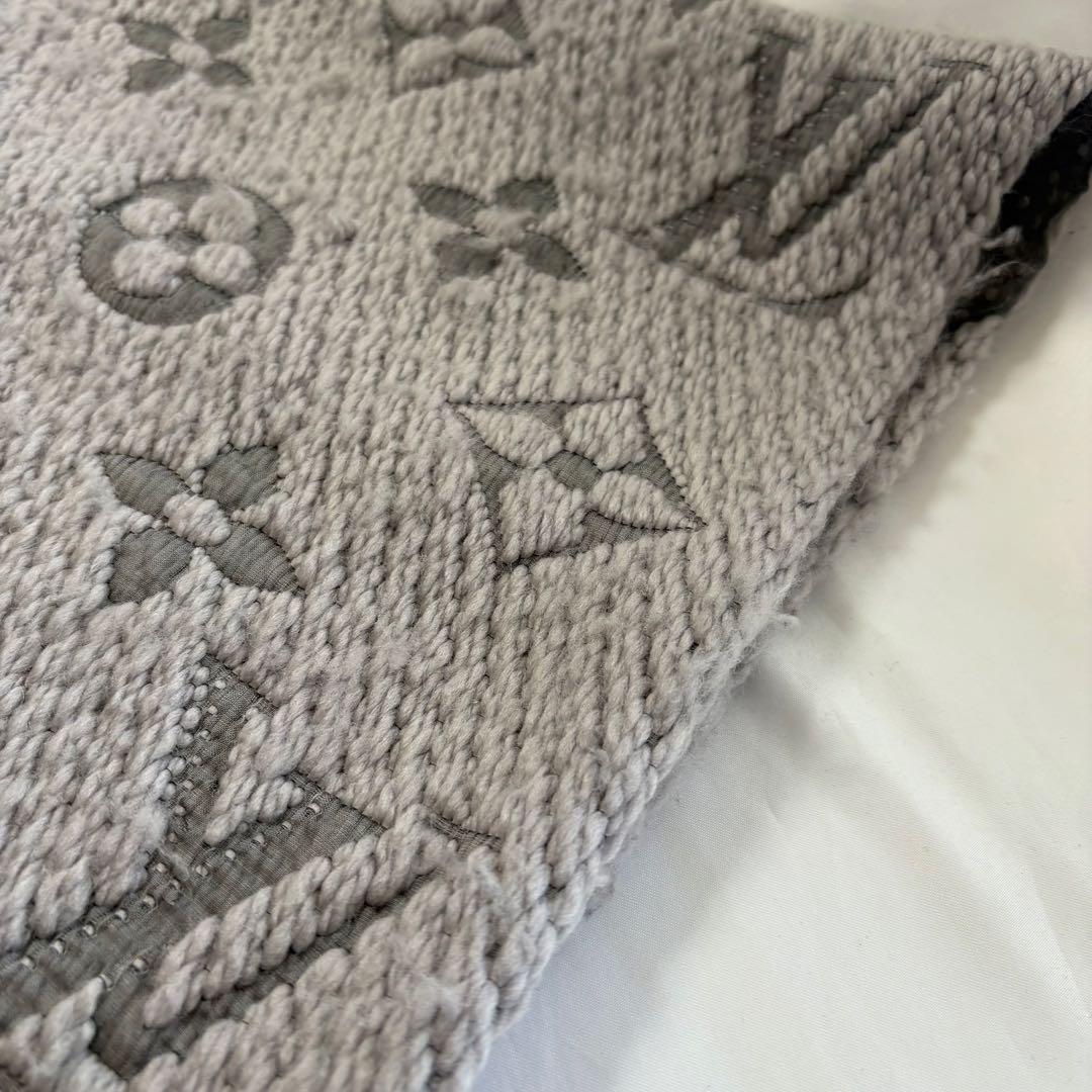 ルイヴィトン　エシャルプ ロゴマニア マフラー　ライトグレー　/b