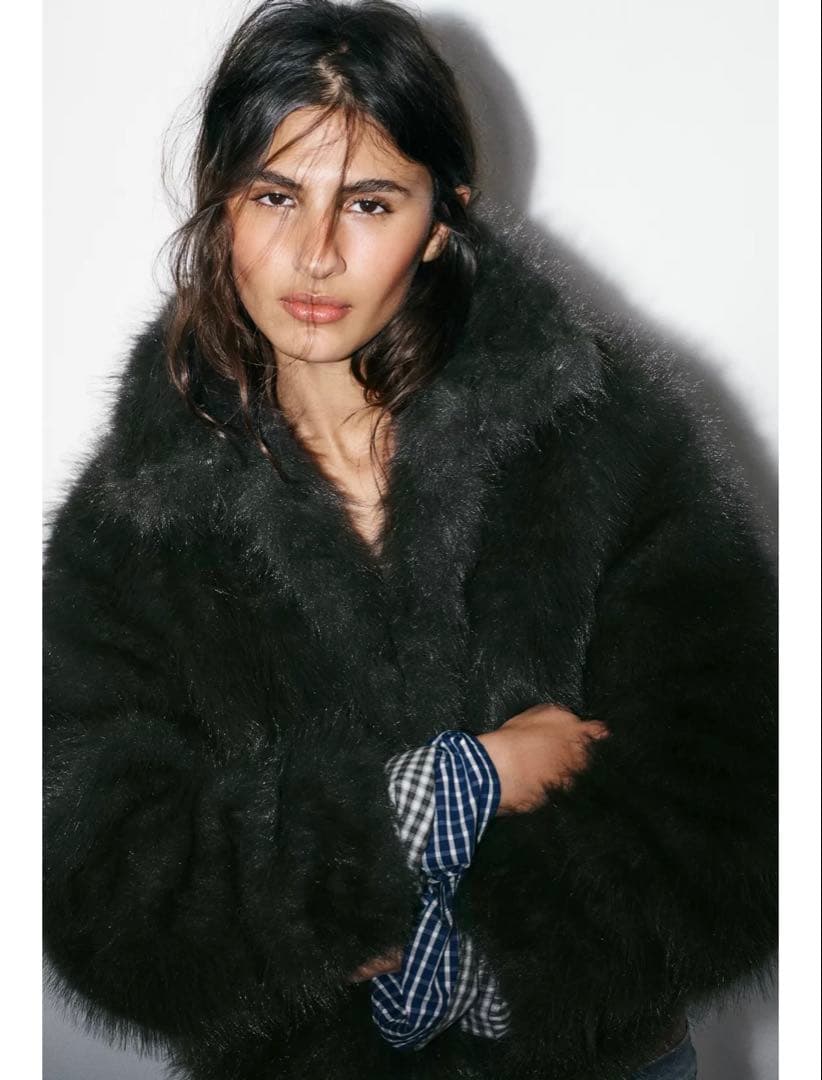 タグ付き新品★ZARAのショートフェイクファーコートトグルボタン付き★XSサイズ