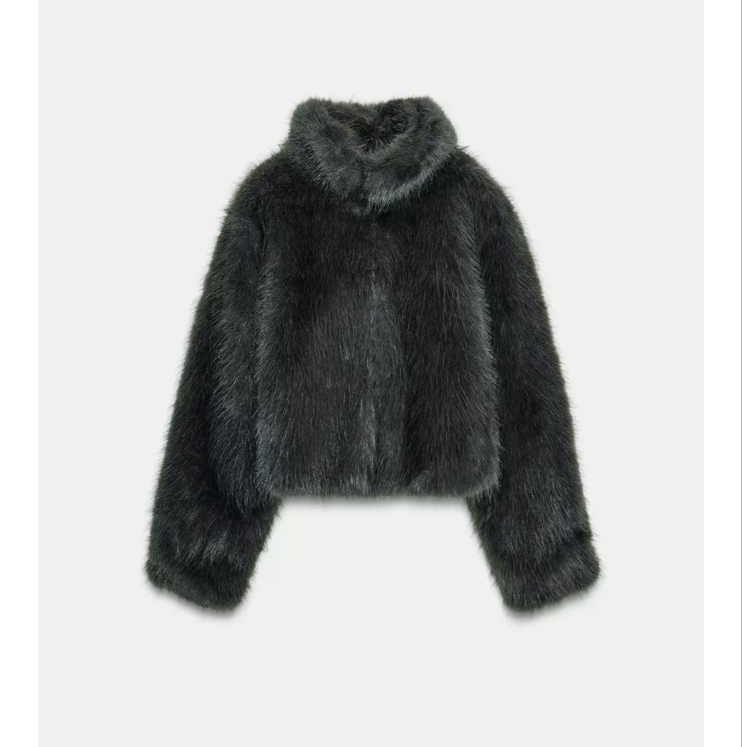 タグ付き新品★ZARAのショートフェイクファーコートトグルボタン付き★XSサイズ