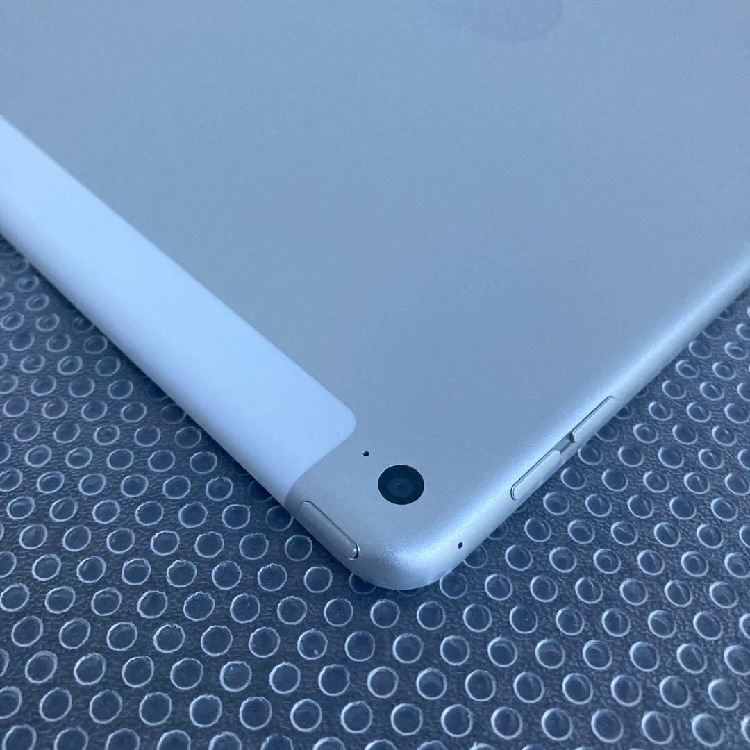 3939 極美品新品級☆電池最良好☆iPad Air2 128GB ドコモ☆
