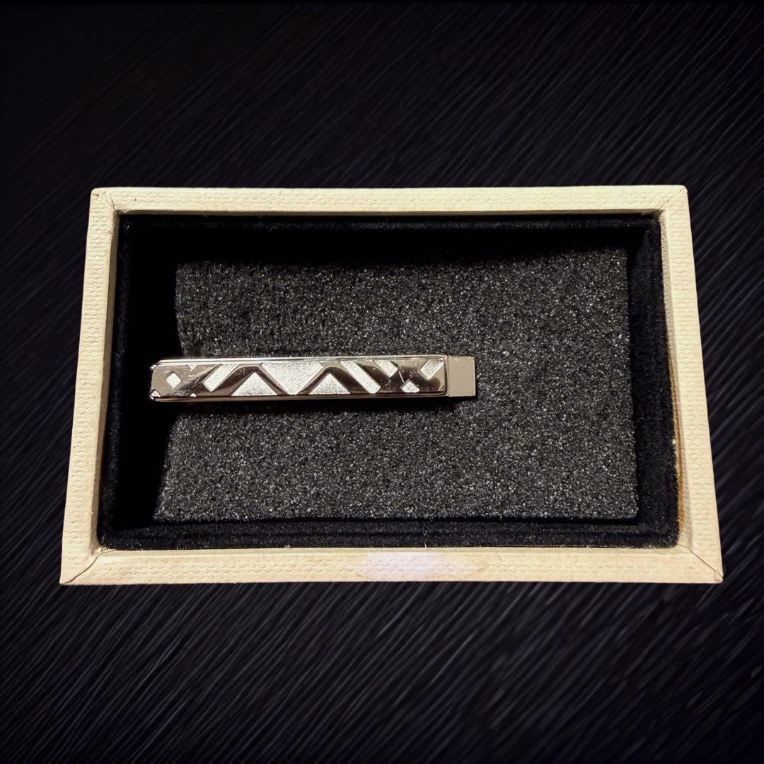 【美品】Burberry バーバリー　ネクタイピン　シルバー　箱付き