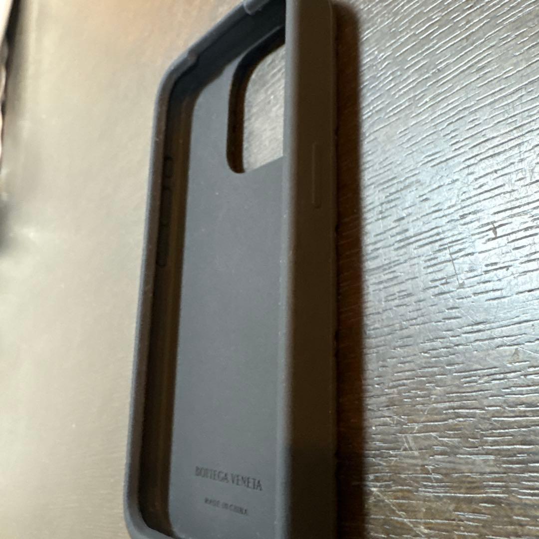専用BOTTEGA VENETA ブラックシリコンケース　iPhone１５pro