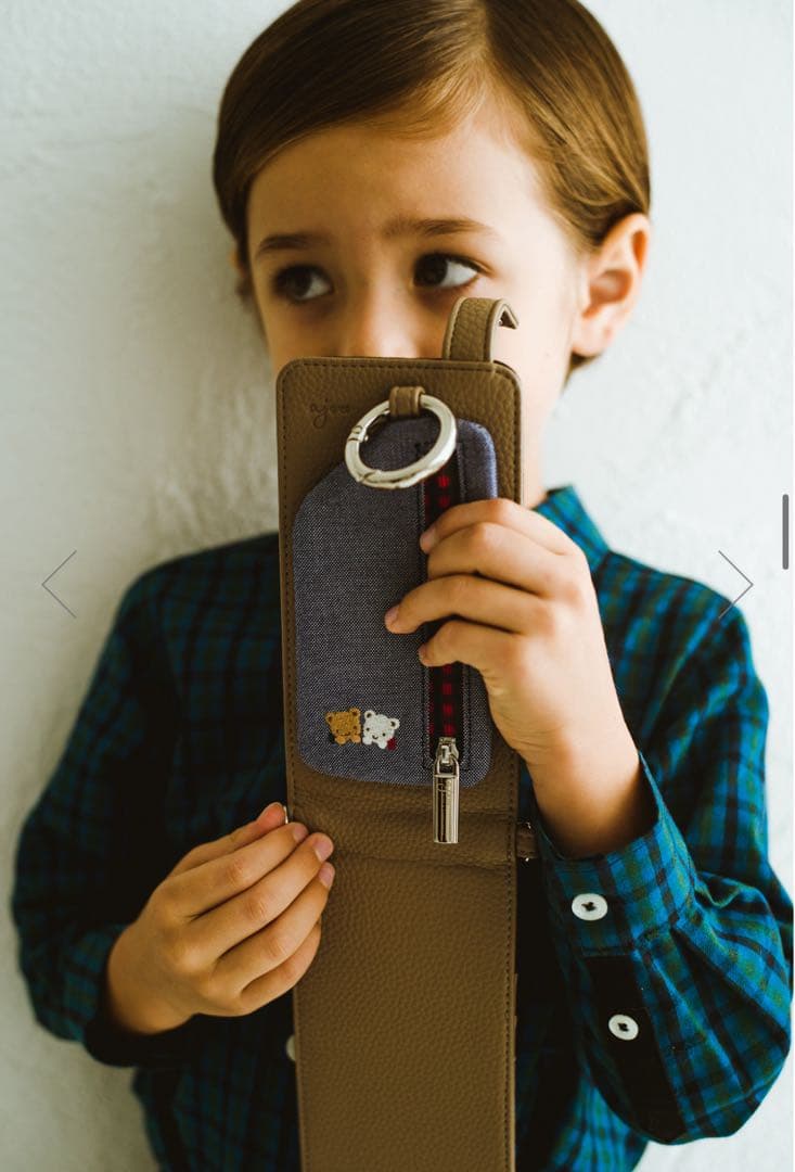 【新品未使用】ファミリア× ajew スマホケース☆