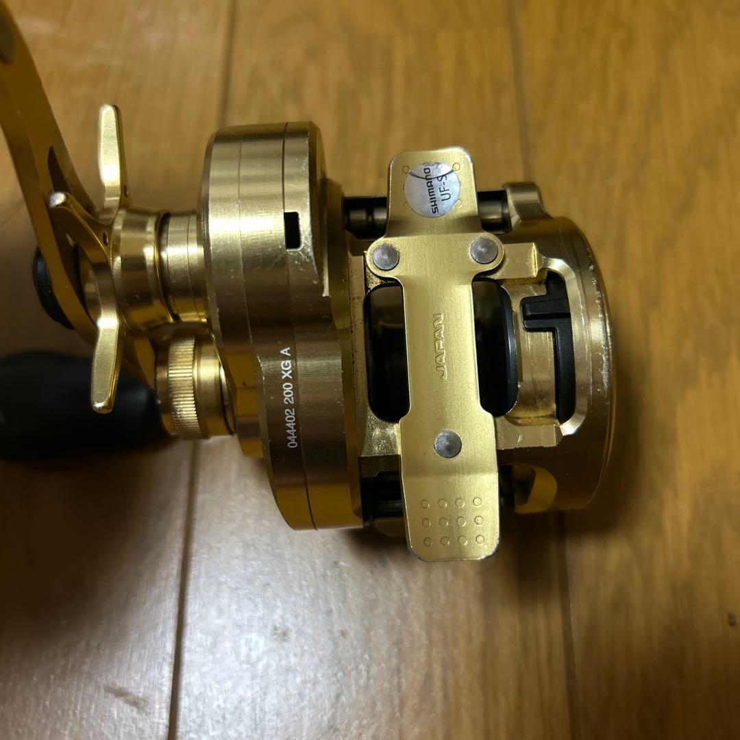 SHIMANO カルカッタコンクエスト 200XG 値下げします