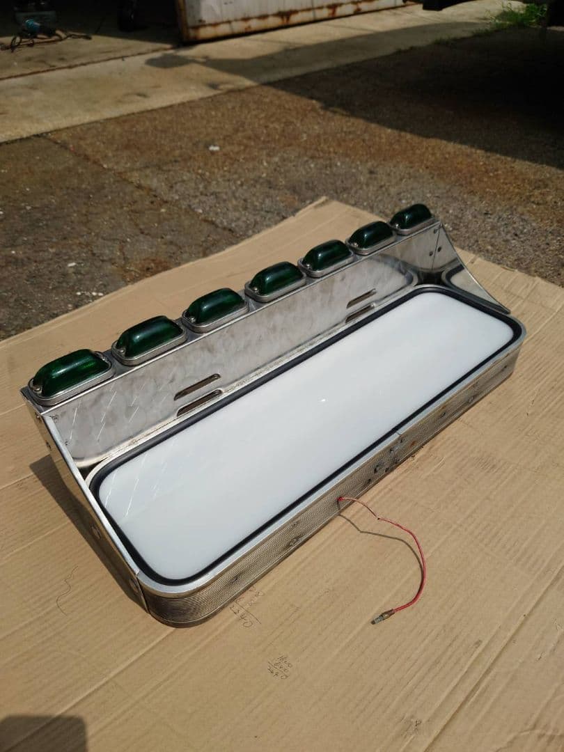 トラック　アルナ中行灯バイザー付き