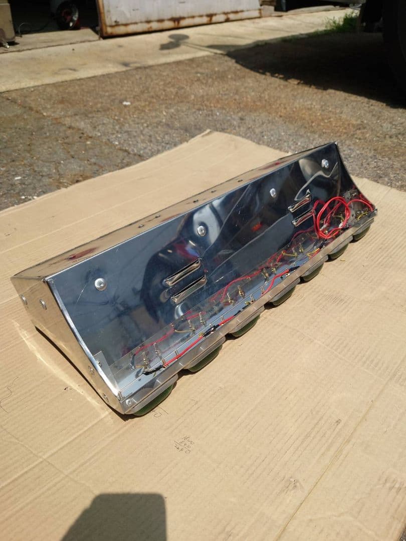 トラック　アルナ中行灯バイザー付き