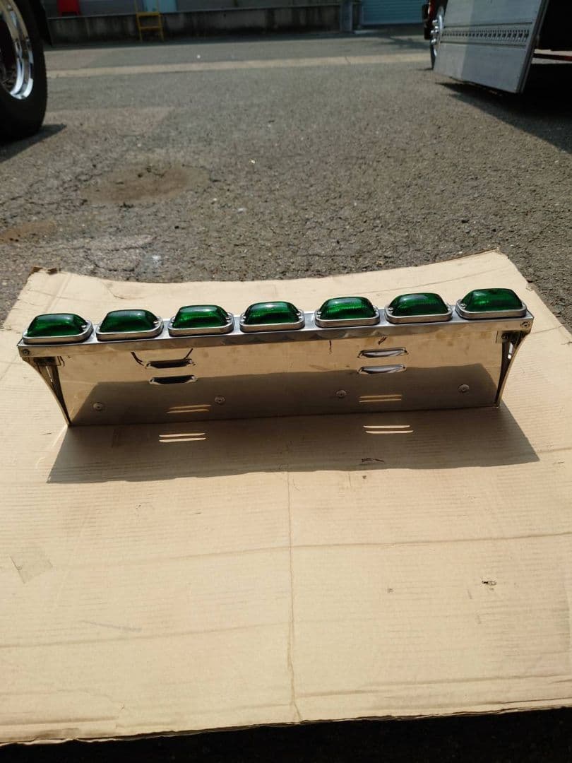 トラック　アルナ中行灯バイザー付き