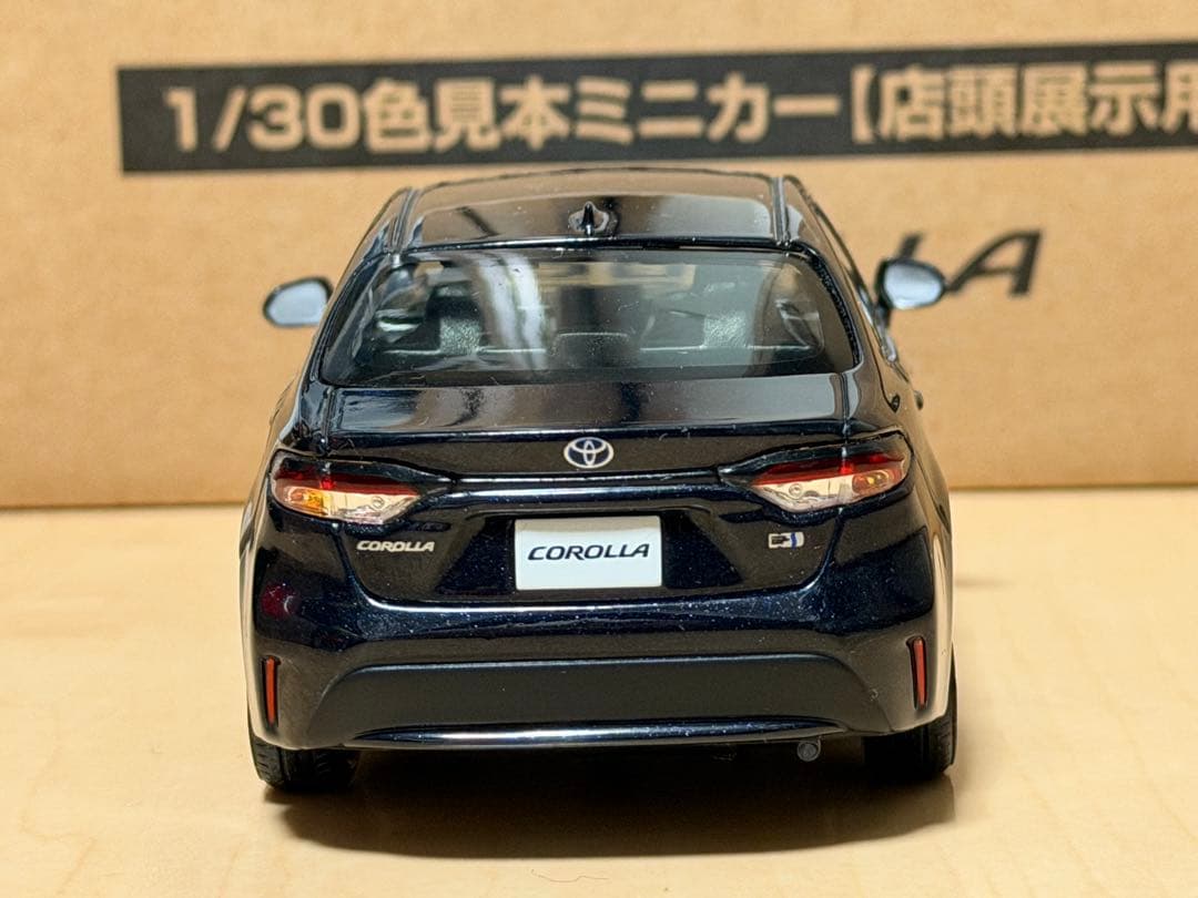 非売品 トヨタ カローラ 1/30 カラーサンプル用ミニカー W×B仕様