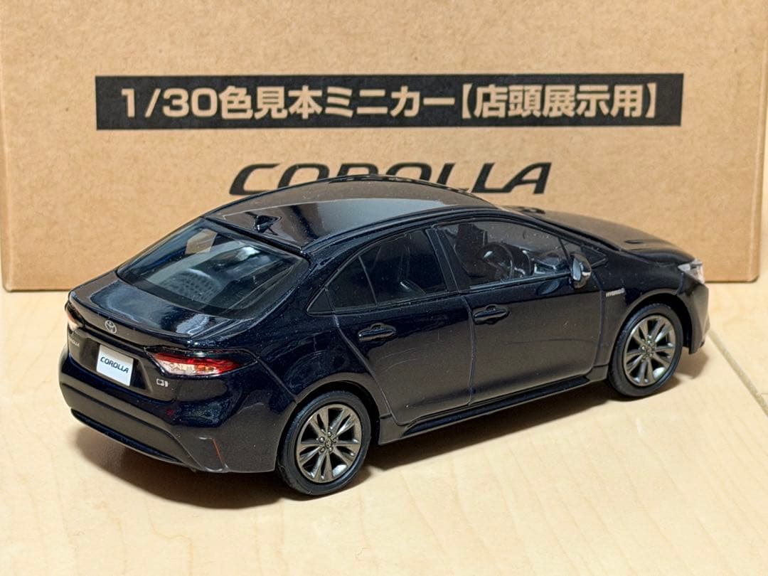 非売品 トヨタ カローラ 1/30 カラーサンプル用ミニカー W×B仕様