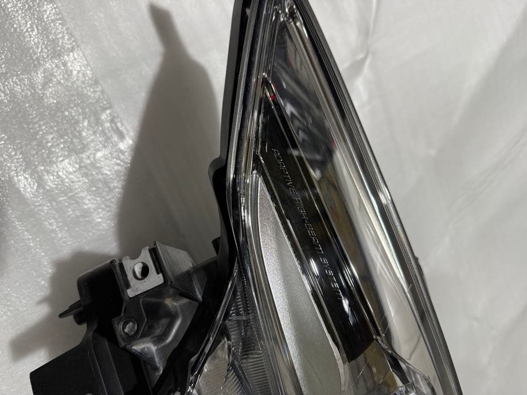 ハリアー純正ヘッドライト 右 補修あり