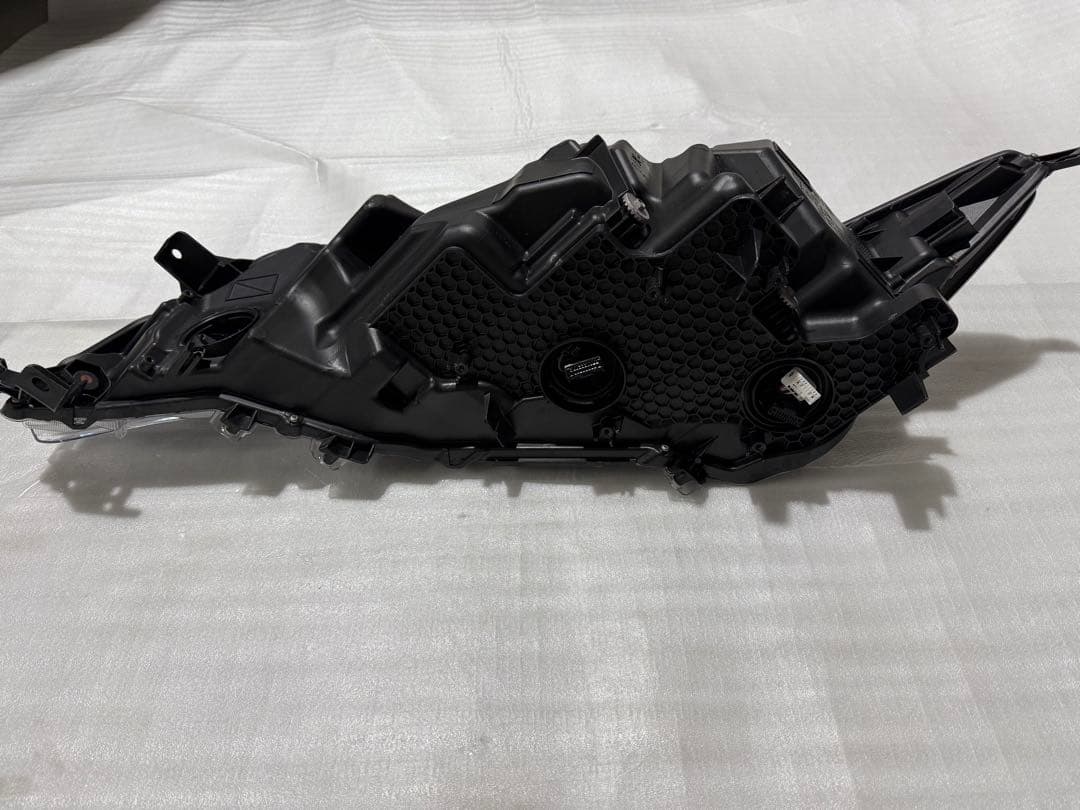 ハリアー純正ヘッドライト 右 補修あり