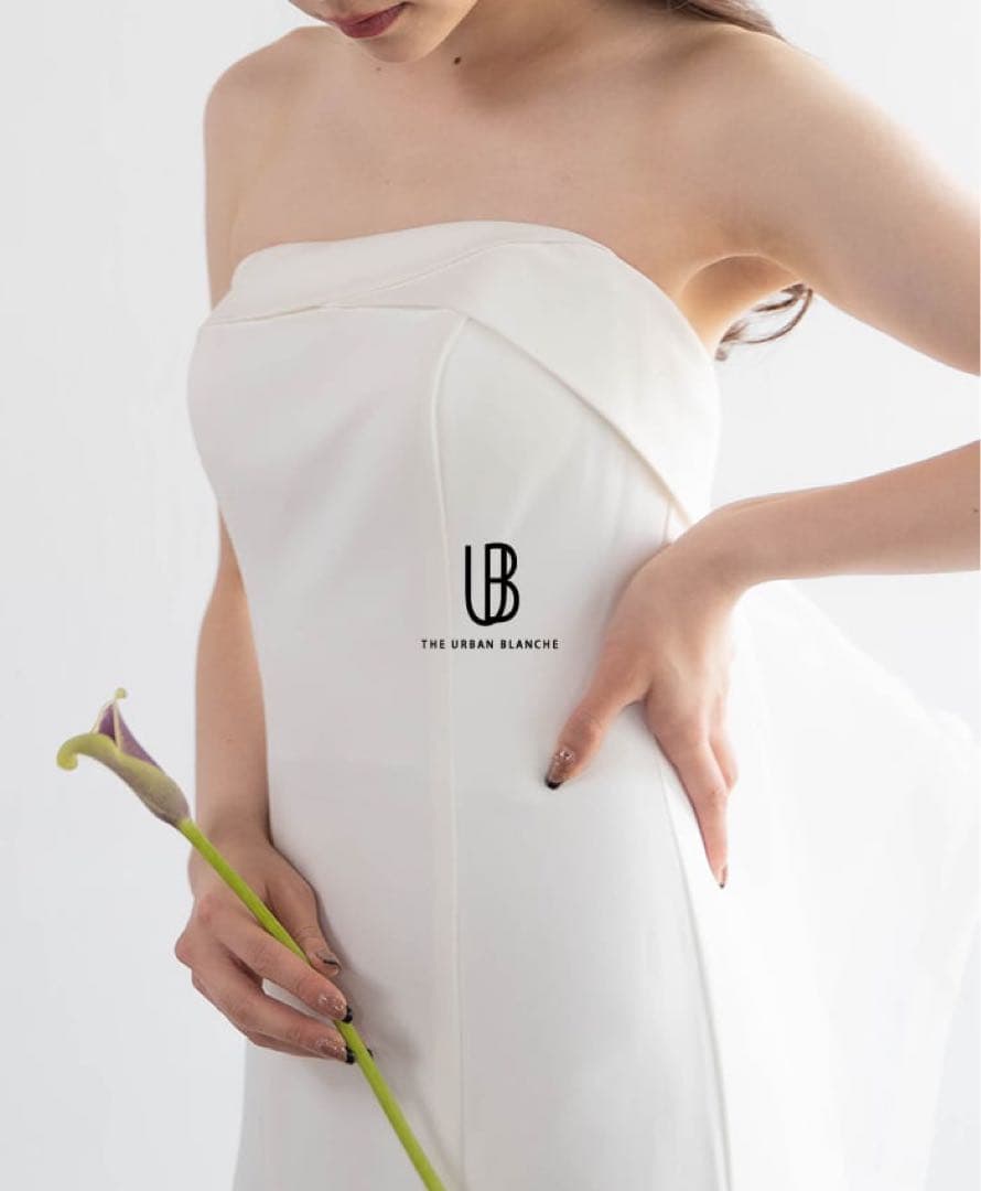 ホワイトワンショルダーウェディングドレス