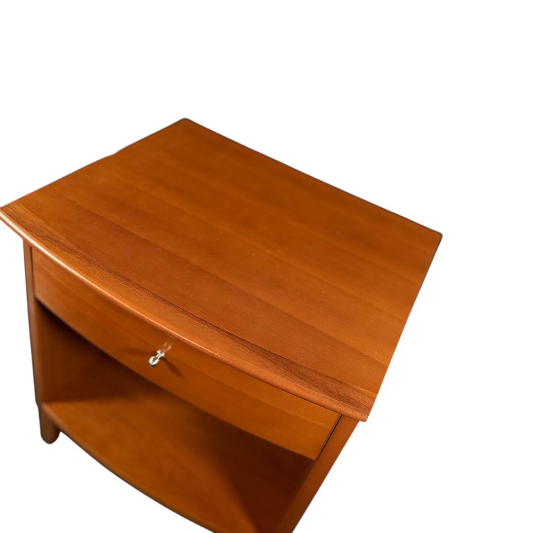 HR728 シモンズ simmons ナイトテーブル　引出し付き　サイドテーブル