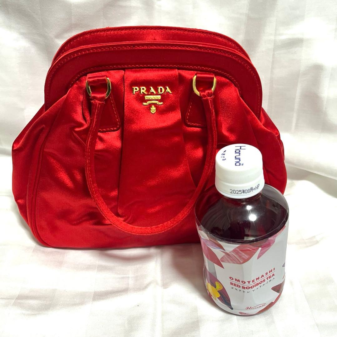 プラダ　ミニバッグ　レッドシルク