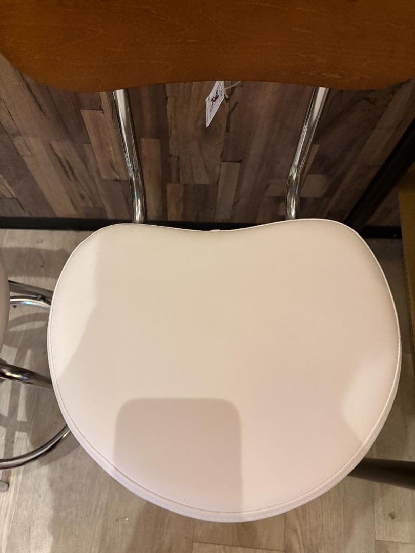 ニトリ カウンターチェア　極美品 ほぼ未使用 白 ガス圧式昇降60～70cm