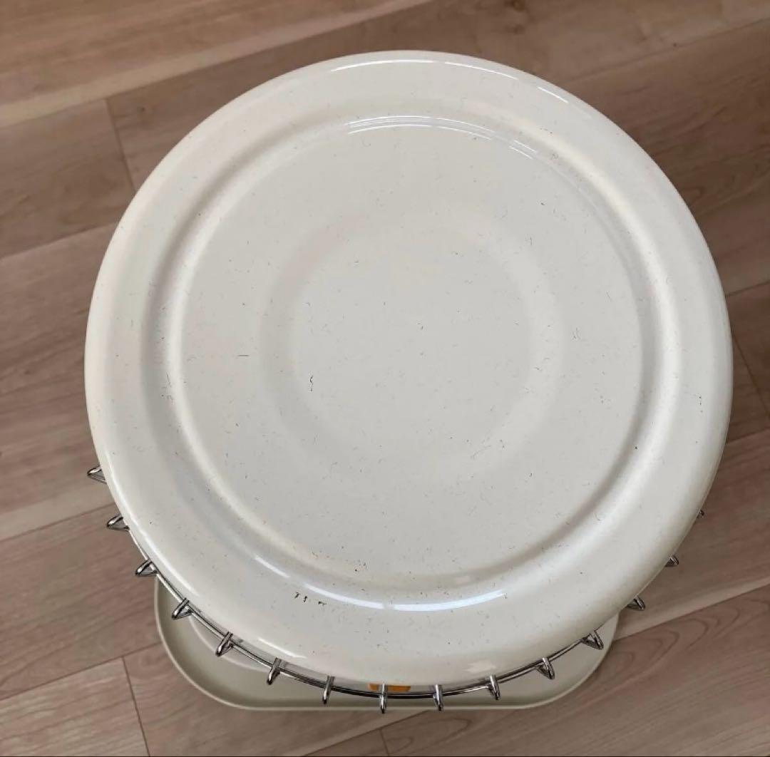 石油ファンヒーター ホワイト 円筒形