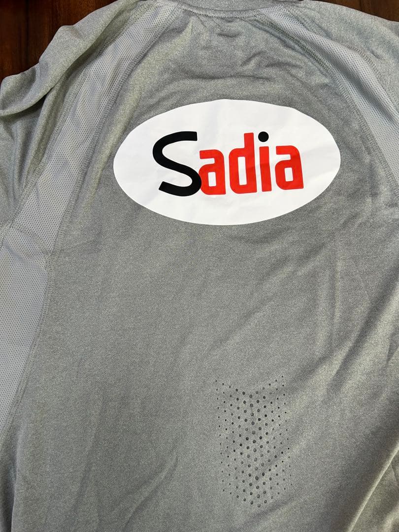 ブラジル代表•半袖TRウエア 新品・未使用（タグ付き）　グレー　XLサイズ